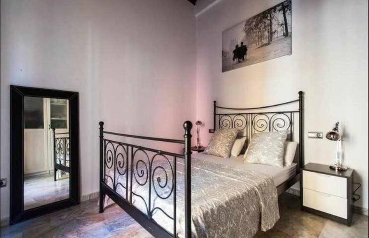 10 Min Walk To Giralda And Rooftop Sevilla Exteriör bild